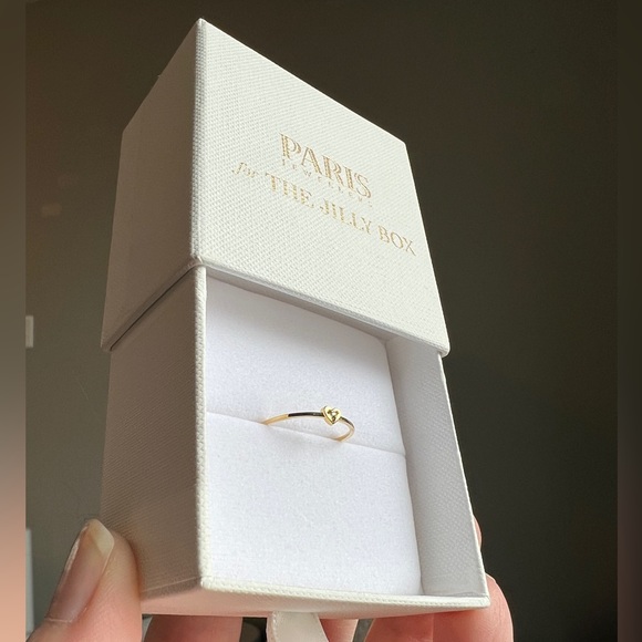 Paris Jewellers x Jilly Box heart shaped ring size 6 yellow Gold - Picture 4 of 5
